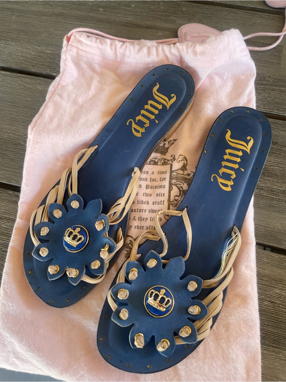 Juicy Couture Navy and Tan Floral Crown Slide Sandals